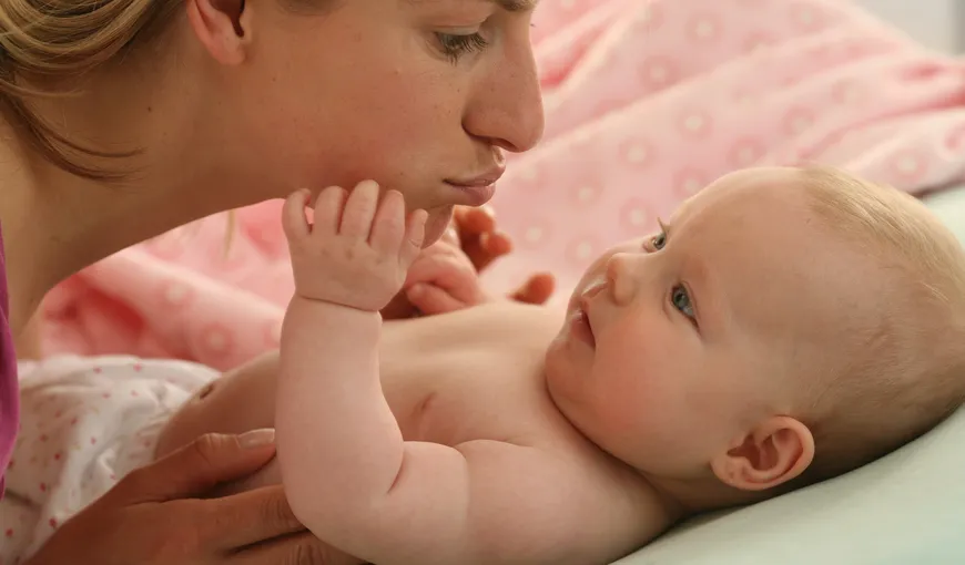 Proiect de lege: Concediu de maternitate de 2 sau 3 ani. Părinţii vor putea obţine şi alte venituri