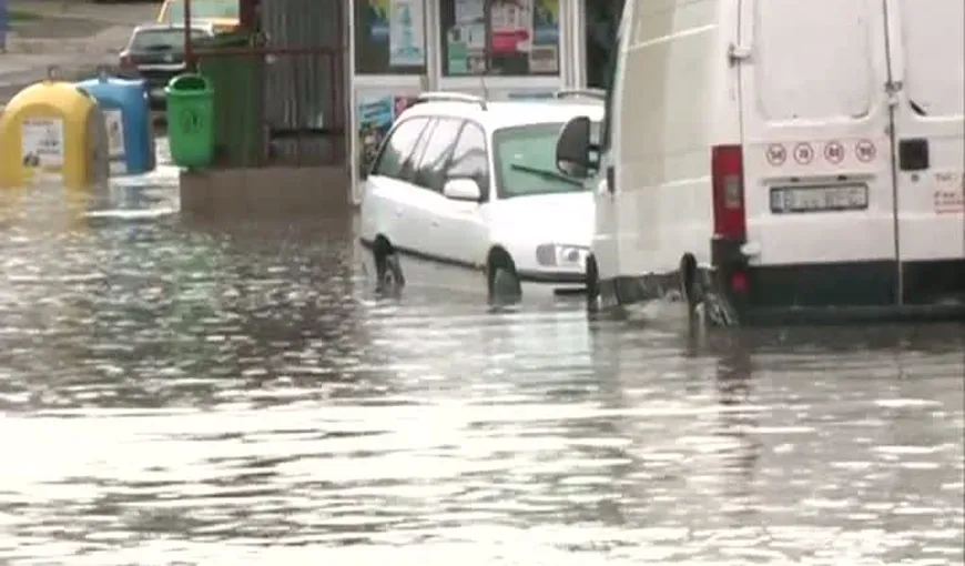 Mai multe străzi din Capitală şi din Ilfov, inundate după ploaie VIDEO