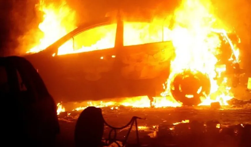 Două autoturisme au fost incendiate în Călăraşi