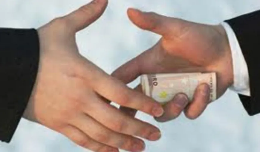 Bărbat reţinut după ce a cerut 4.000 de euro în schimbul admiterii la şcoala de jandarmi Târgu Ocna