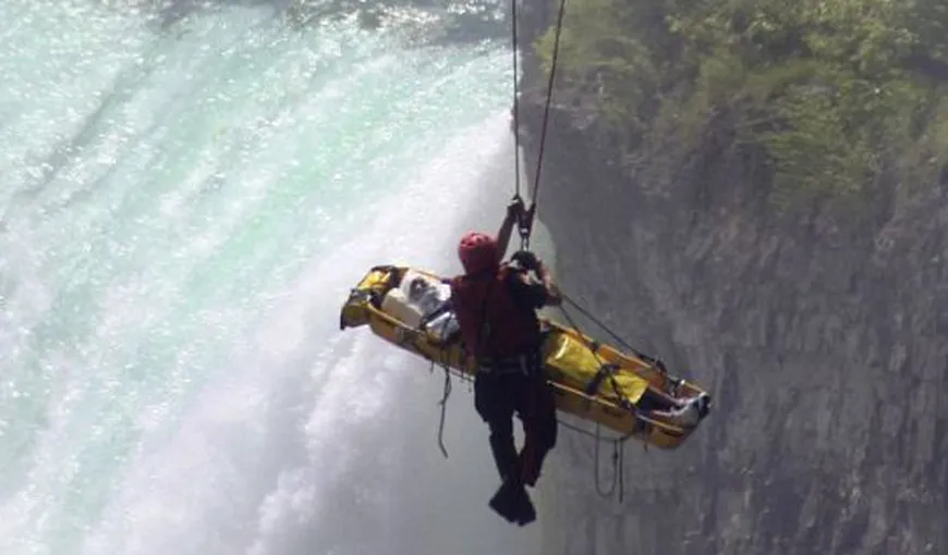 Un bărbat a căzut de la 53 de metri înălţime în apele cascadei Niagara şi a supravieţuit VIDEO