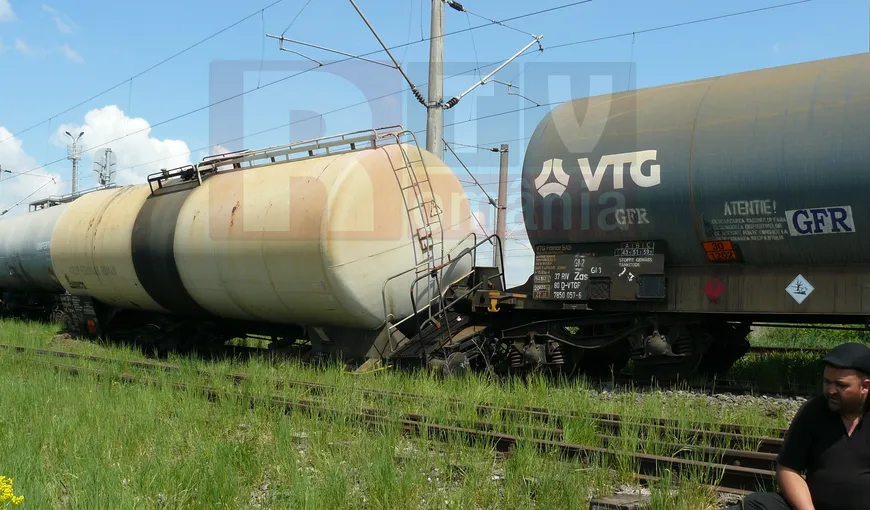 Incident feroviar în Braşov. Două vagoane încărcate cu motorină au deraiat VIDEO