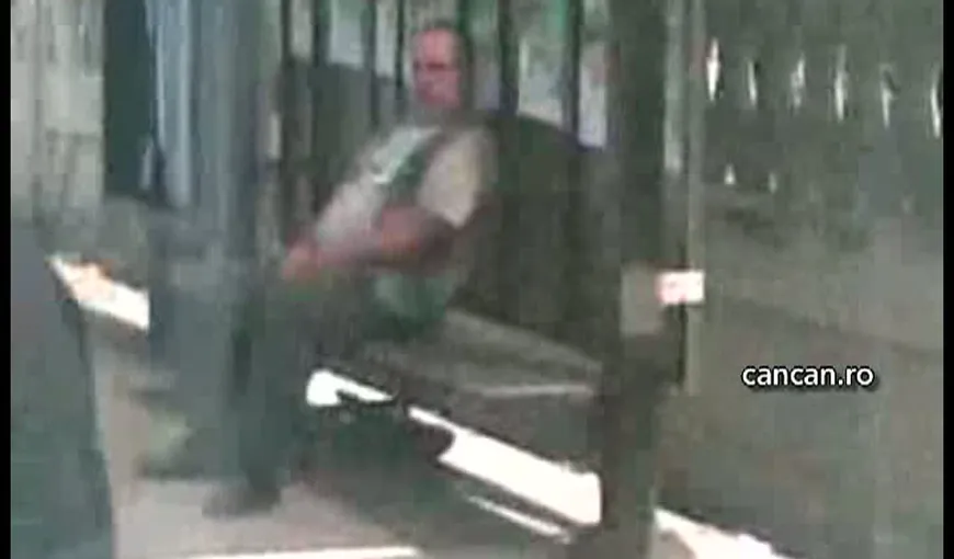 Un vatman îşi abandonează tramvaiul din cauza unei femei isterice VIDEO