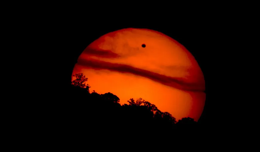 Cum putem observa tranzitul planetei Venus prin faţa Soarelui
