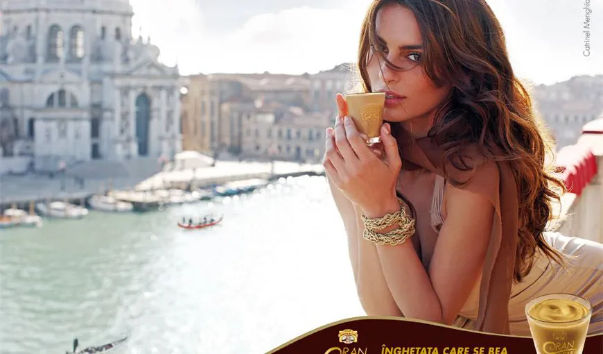 Catrinel Menghia, într-o reclamă sexy la îngheţată, în Veneţia FOTO