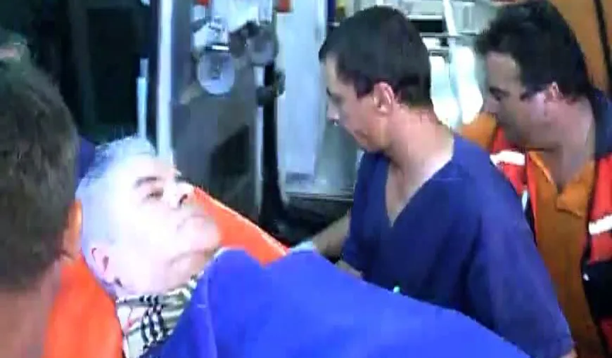 Ambulanţa: Rănile lui Adrian Năstase au fost pansate şi acoperite la cererea familiei