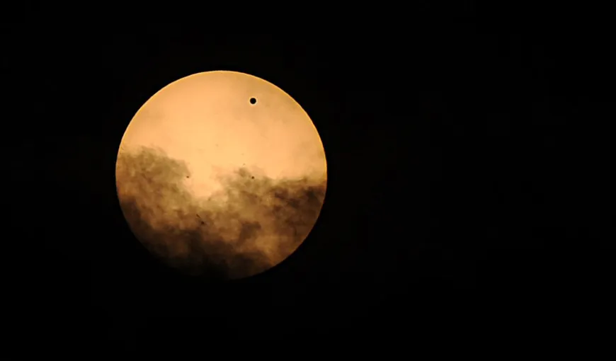 Spectacol pe cer: Primele fotografii cu tranzitul planetei Venus prin faţa Soarelui FOTO