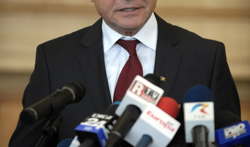 Băsescu: Nu voi fi un preşedinte care se bagă SUB BIROU ca să nu fie suspendat