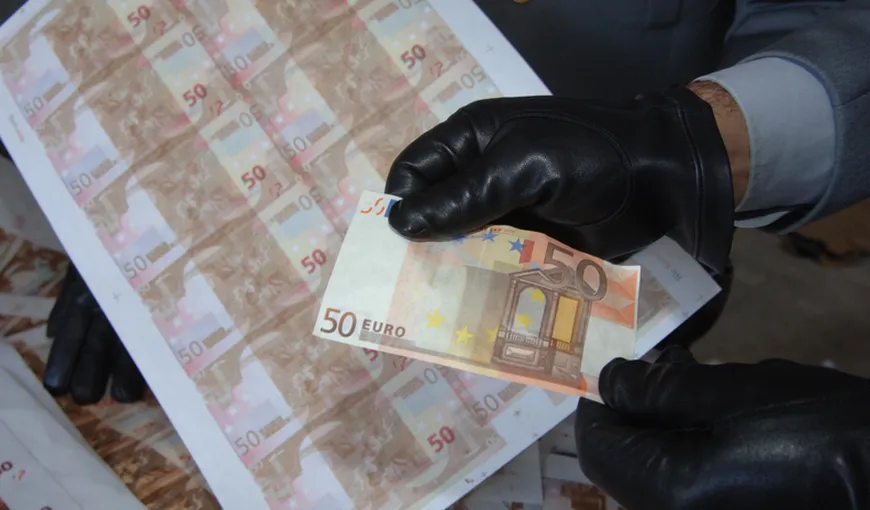 Poliţiştii din Satu Mare au găsit 90.000 de euro falşi