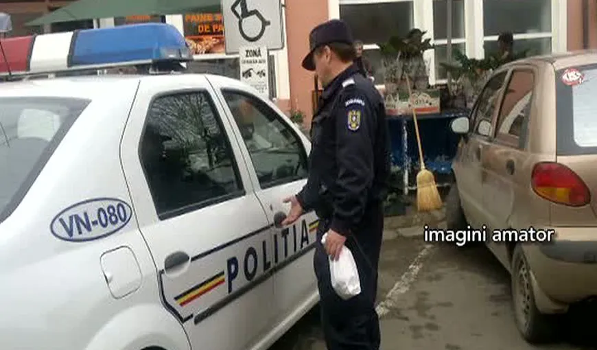 Poliţia din Vrancea parchează pe locurile pentru handicapaţi VIDEO