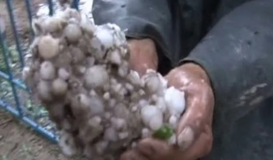 Furtună cu grindină de dimensiunea unui ou în China VIDEO