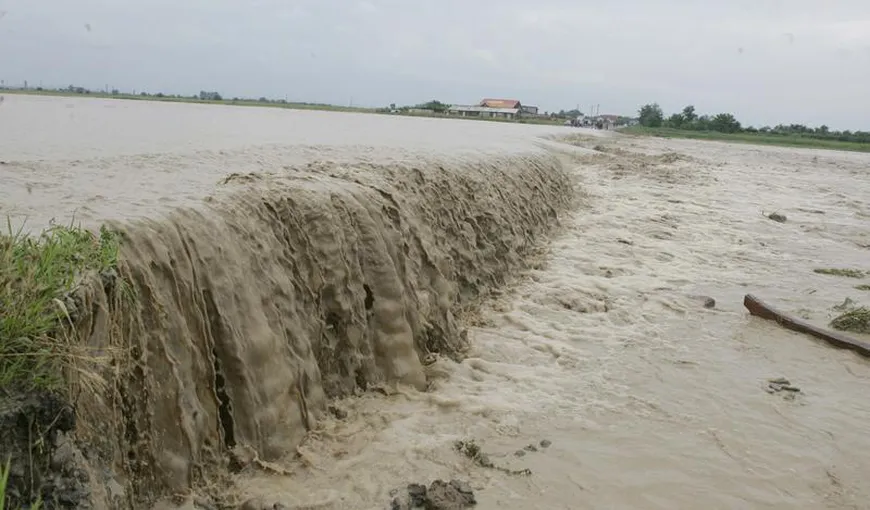 Avertizare de inundaţii pe râuri din opt judeţe din vest, nord şi centru