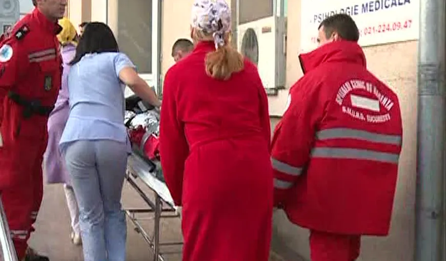 Elevul înjunghiat în faţa liceului susţine Bac-ul la română la spital