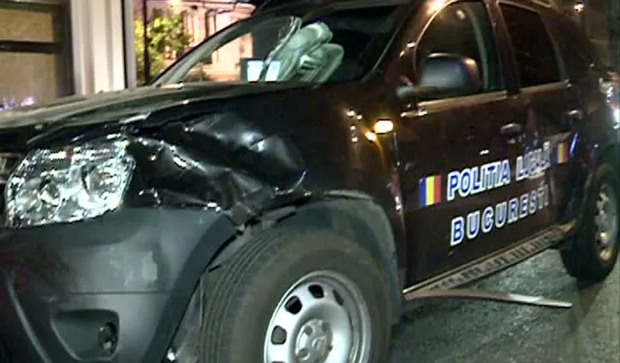 O maşină de poliţie a intrat în plin într-un autoturism, în Capitală VIDEO