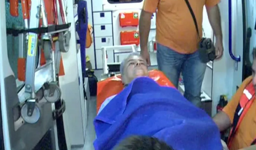 Medicii de pe ambulanţa care l-a luat pe Năstase: „Rana nu a fost profundă, glonţul doar l-a şters”