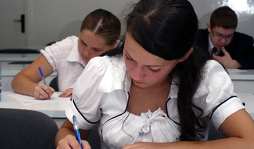 EVALUARE NAŢIONALĂ 2013: Elevii de clasa a VIII-a susţin, joi, proba la MATEMATICĂ