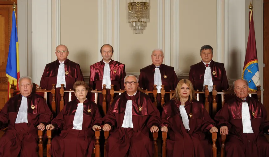 Ministrul Justiţiei: Doi judecători ai Curţii Constituţionale SUNT INCOMPATIBILI, trebuie REVOCAŢI