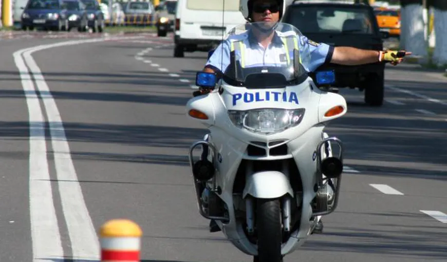 Un biciclist, lovit de un poliţist pe motocicletă aflat în misiune