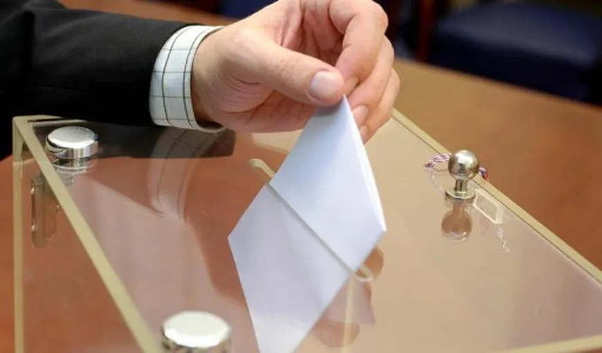 Votare întreruptă la Craiova. Două persoane au fost prinse cu mai multe buletine de vot