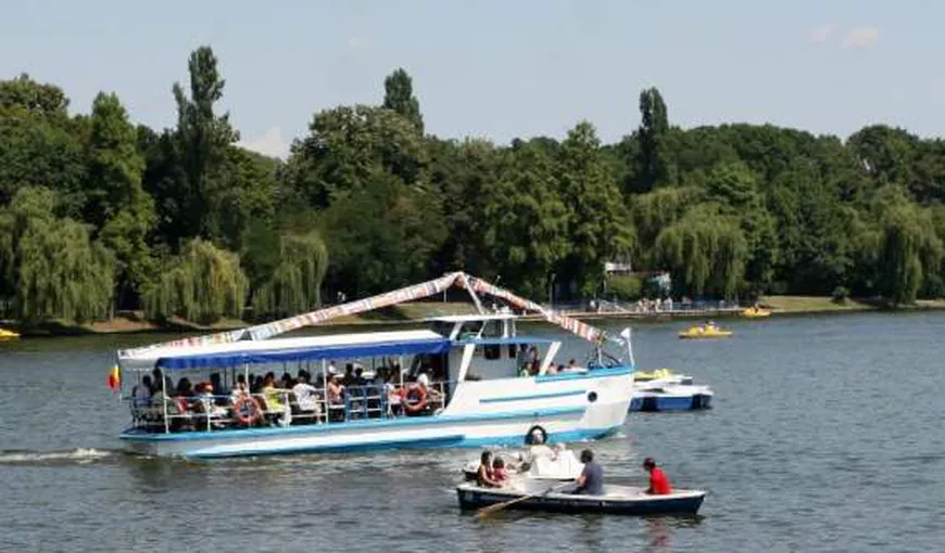 Plimbări gratuite cu vaporaşul pe lacul bucureştean Herăstrău, sâmbătă şi duminică