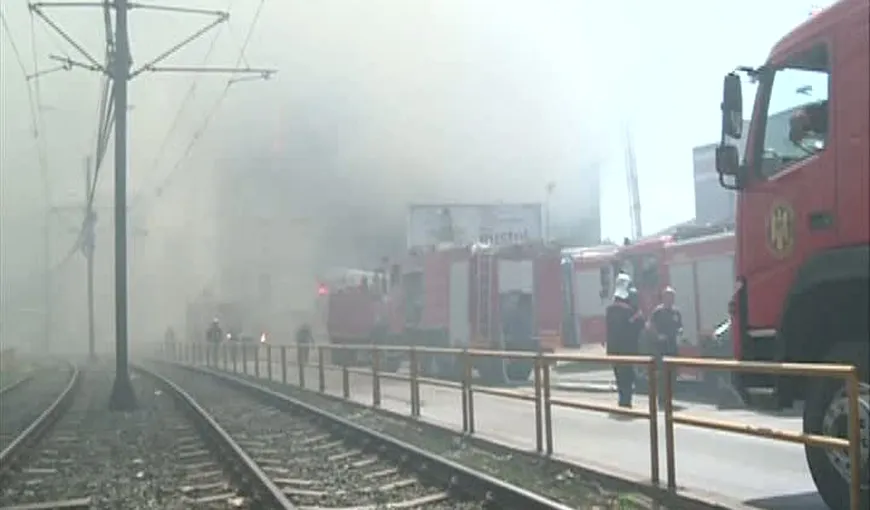 Incendiul de la Podul Ciurel a afectat circulaţia pe şoseaua Virtuţii. Traficul, reluat după 3 ore