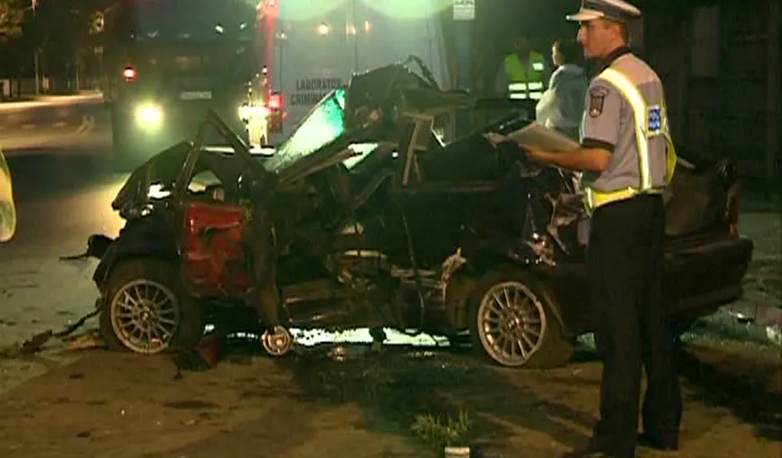 Accident în cartierul Vitan: Şoferul a murit pe loc după ce a intrat cu maşina într-un gard VIDEO
