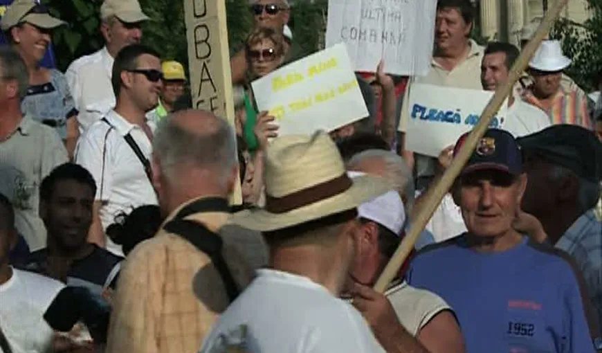 Proteste pro şi contra Băsescu în Bucureşti: Lupta politică s-a mutat în stradă VIDEO