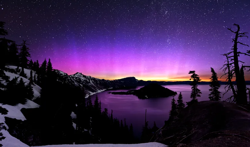 Fotografia astronomică a zilei: O auroră roz se întinde deasupra unui lac