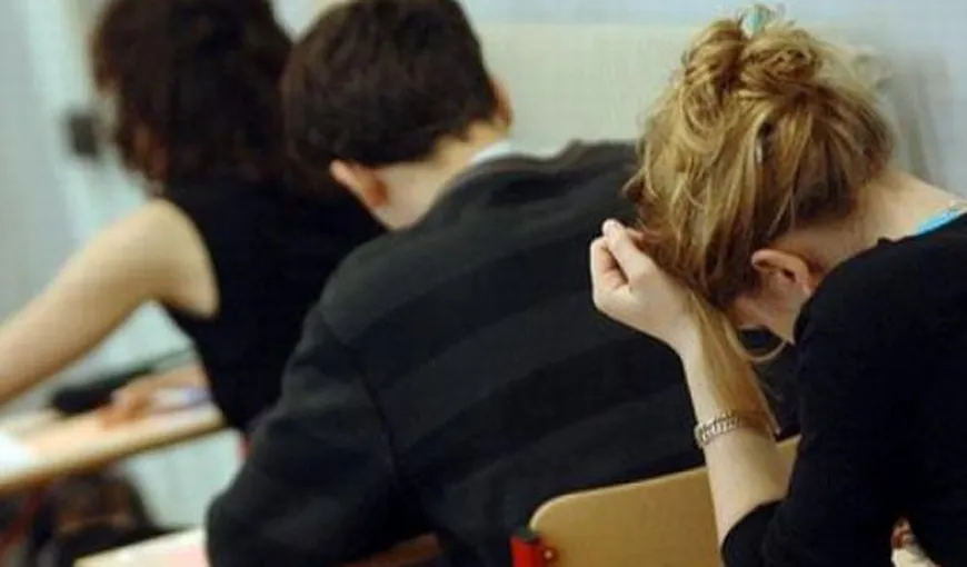 BACALAUREAT 2012. 18 elevi din Capitală, eliminaţi de la examen după ce au încercat să copieze