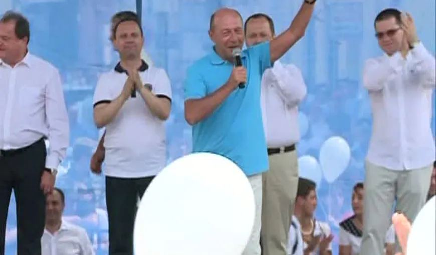 Miting de susţinerea a lui Băsescu, la Cluj. Preşedintele suspendat a dat ochii cu poporul VIDEO