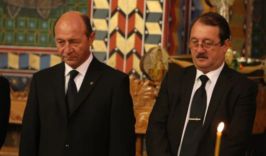 Mircea Băsescu i-a adus piersici fratelui său la sediul de campanie VIDEO