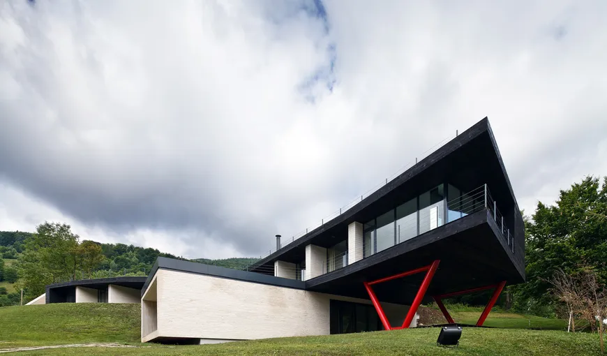 Cea mai frumoasă clădire din România: O pensiune modernă, de pe Valea Doftanei VIDEO