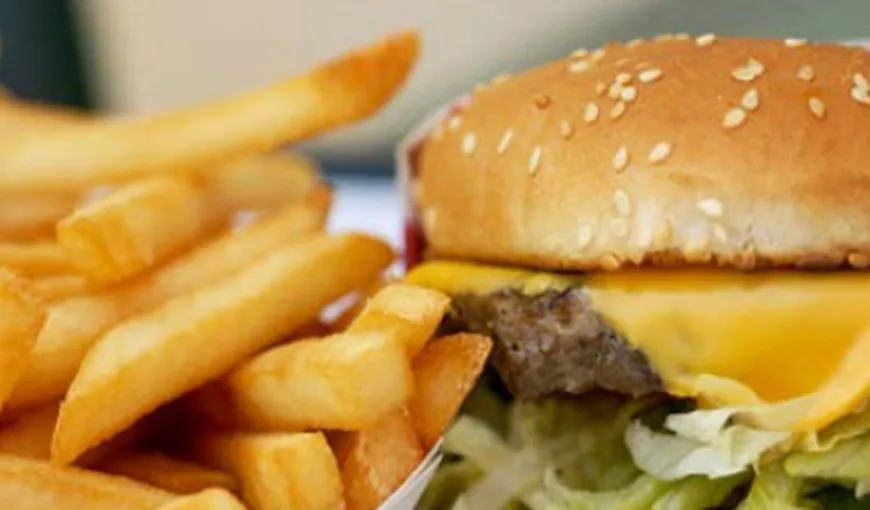 Persoanele care mănâncă des fast-food riscă să fie mai depresive
