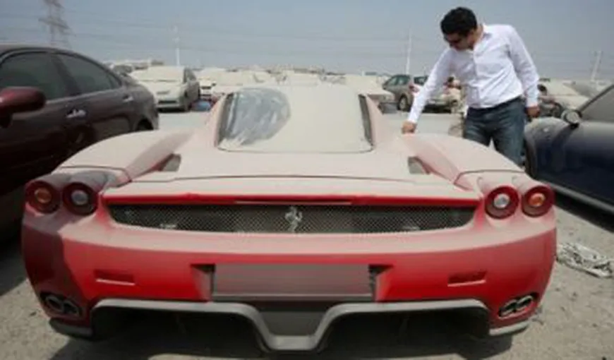 Mercedes, BMW, Bentley, Ferrari, maşini abandonate de arabi pe străzile din Dubai VIDEO