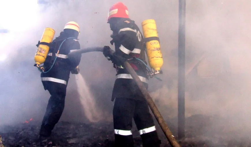 Incendiu în Capitală: Patru case au luat foc
