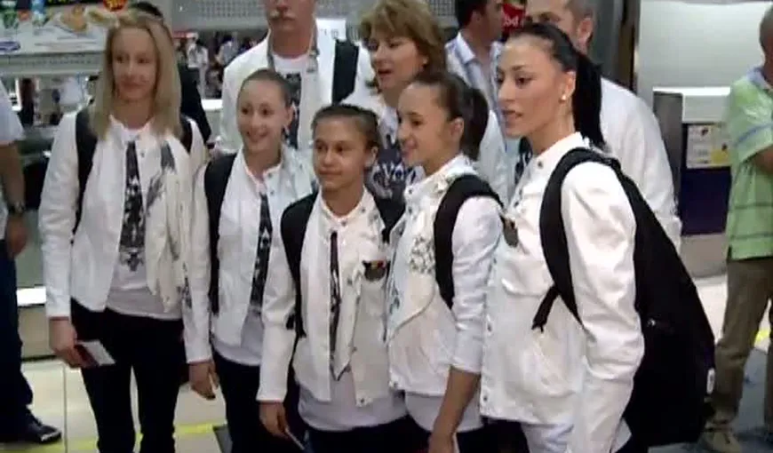 Fetele din lotul de gimnastică au plecat la Jocurile Olimpice de la Londra