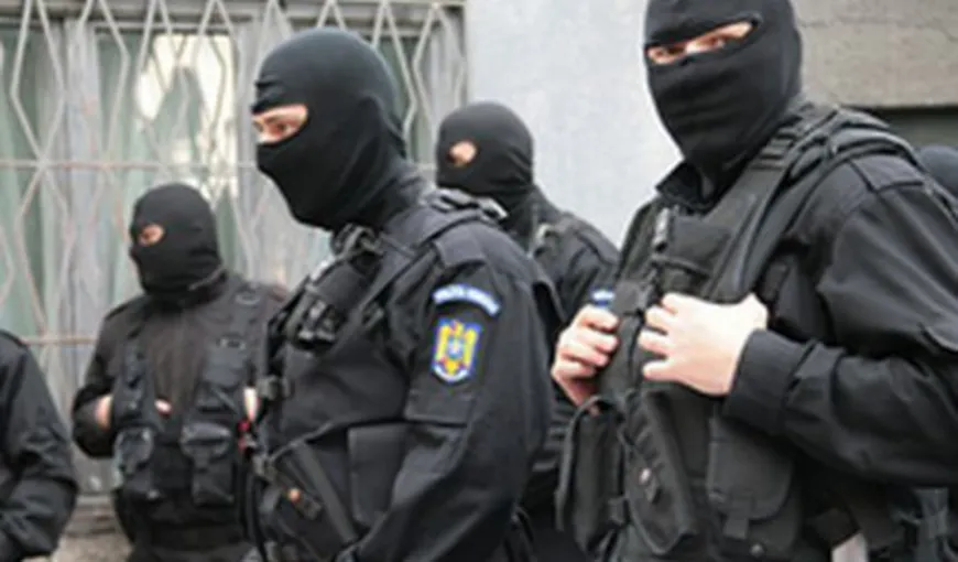 12 persoane reţinute, în Argeş, în cazul de contrabandă cu ţigări şi evaziune fiscală, arestate