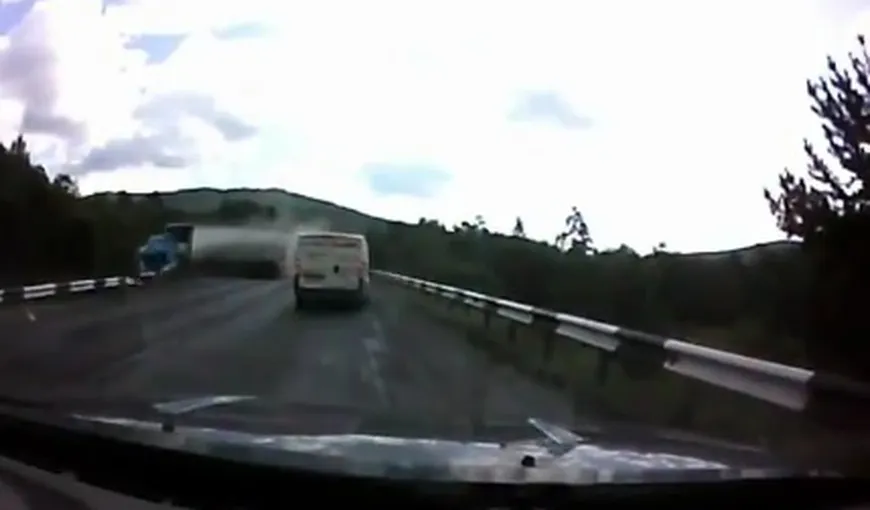Accident ÎNFIORĂTOR pe o autostradă din Rusia VIDEO