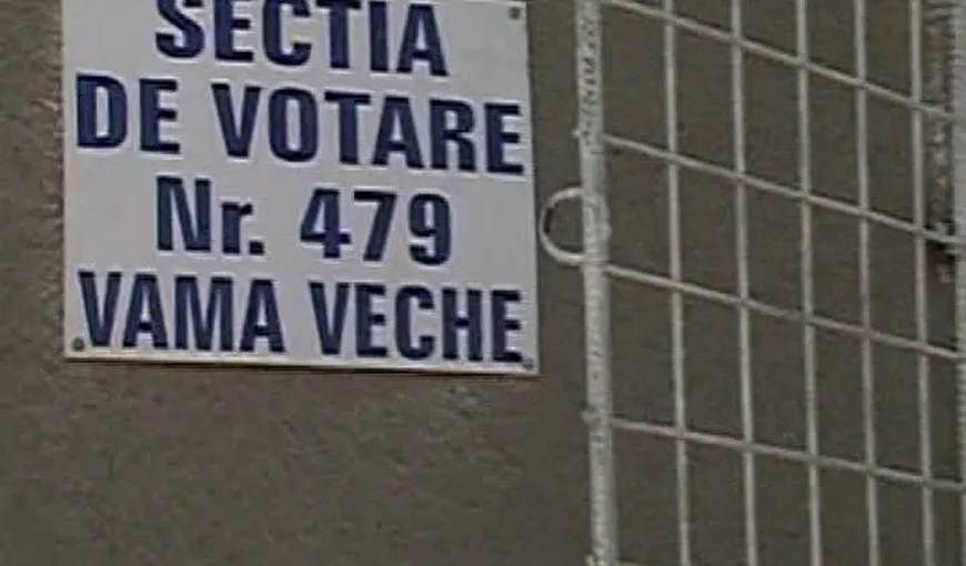 Referendum la malul mării. Turiştii au făcut coadă la secţia de votare din Vama Veche VIDEO
