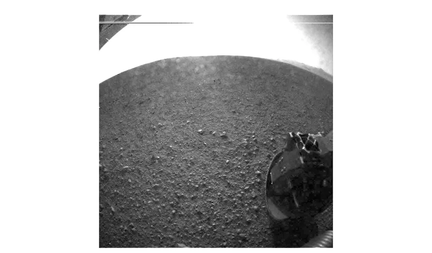 Primele imagini de pe Marte, transmise de sonda Curiosity imediat după aterizare VIDEO