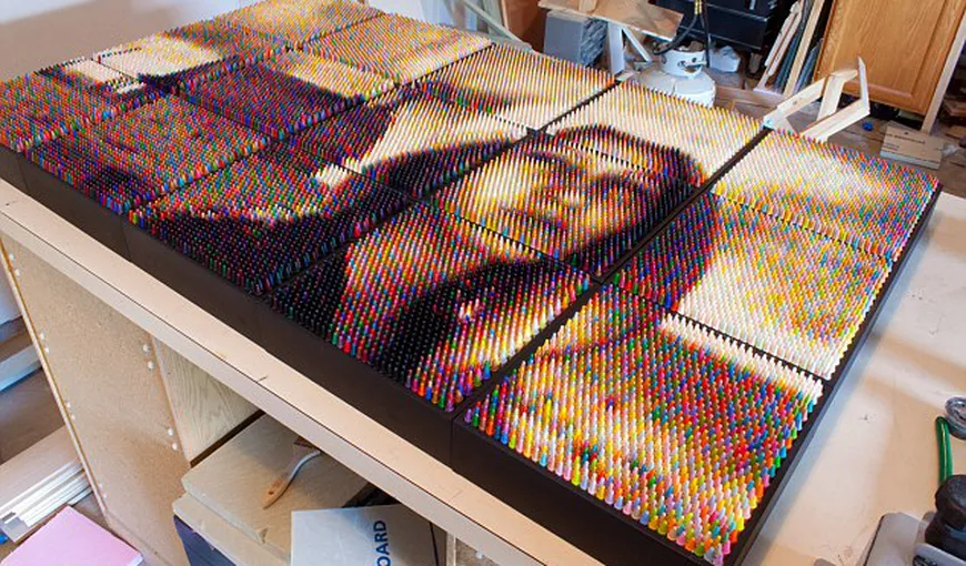Artă neobişnuită: Un artist crează fotografii din mii de creioane de ceară FOTO