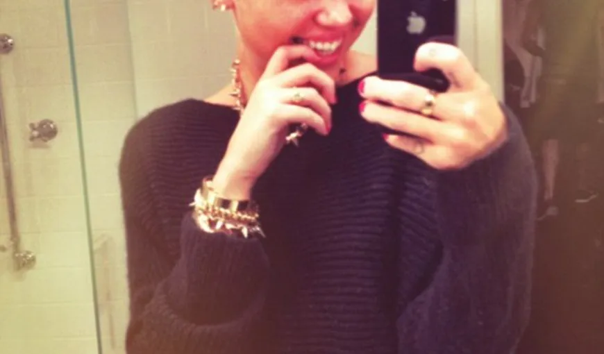 Miley Cyrus are un nou look: Actriţa şi-a schimbat radical tunsoarea FOTO