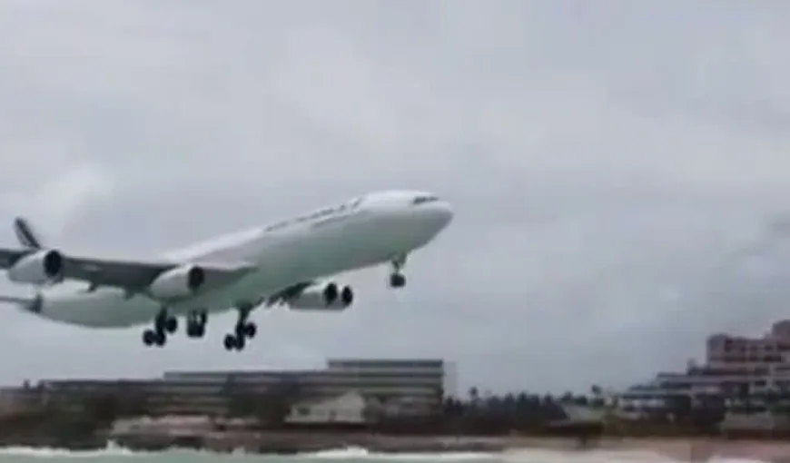 Aterizare cu peripeţii a unui avion al companiei Air France din cauza furtunii VIDEO