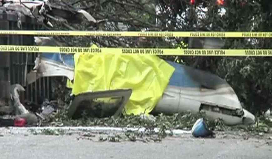 Tragedie în SUA: Un avion de mici dimensiuni s-a prăbuşit într-un cartier rezidenţial VIDEO