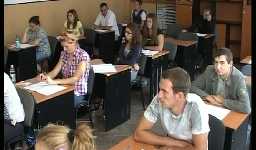 BAC sesiunea a doua 2012. Absolvenţii au susţinut proba orală de limba română şi limba maternă