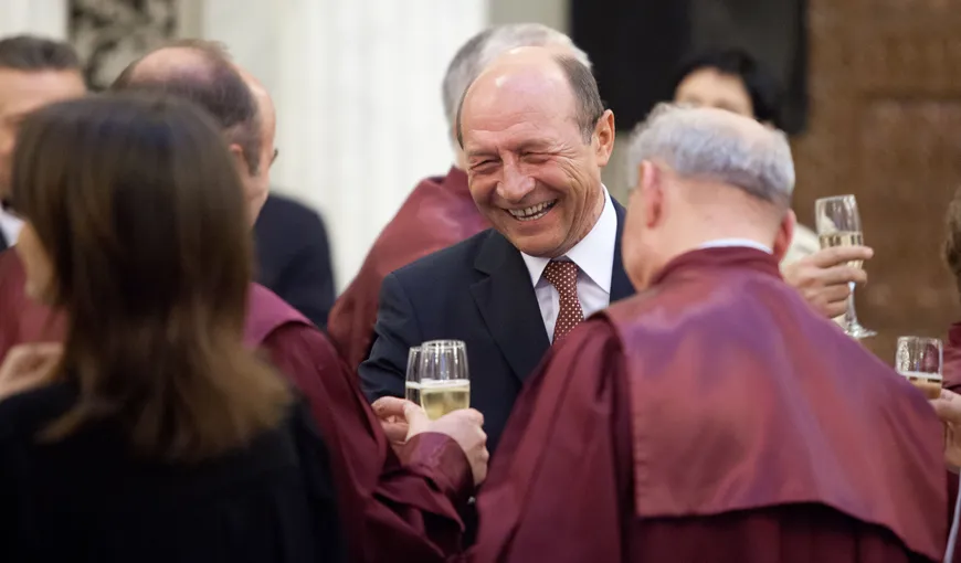 CCR: Referendumul a fost INVALIDAT. Traian Băsescu se întoarce la Cotroceni