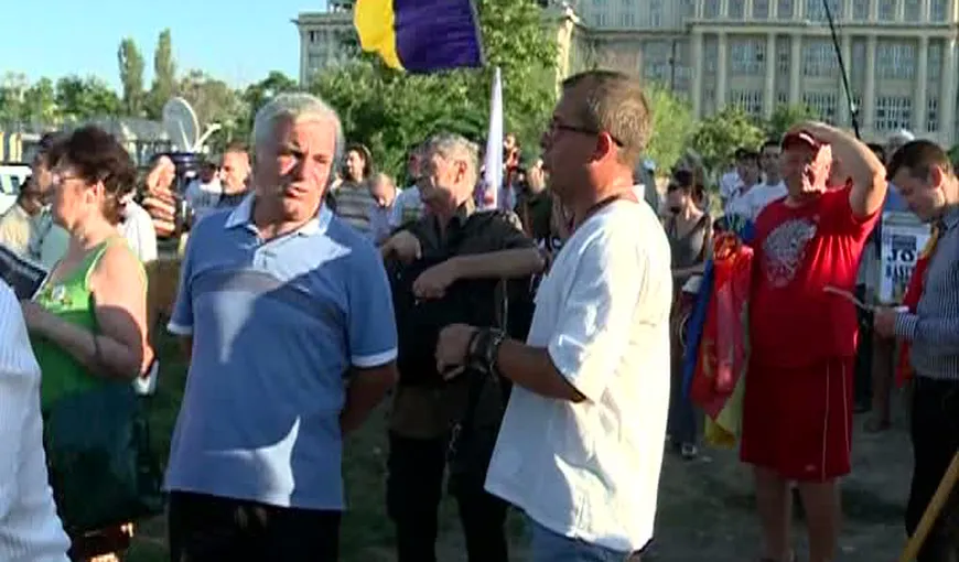 Protest în faţa CCR: Manifestanţii au cerut validarea referendumului VIDEO