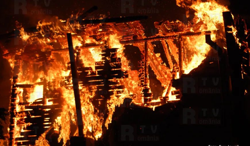 Sălaj: Incendiu puternic la un depozit al unei fabrici de mobilă din Cehu Silvaniei