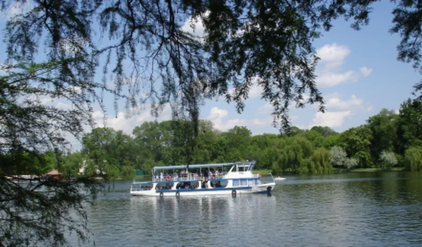Plimbări gratuite cu vaporaşul pe lacul Herăstrău, de Ziua Marinei