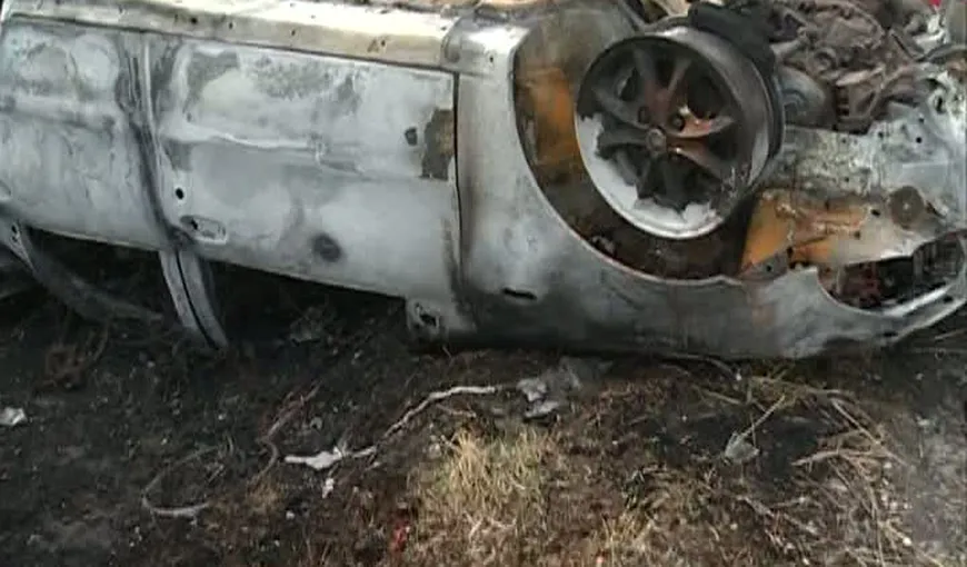 Maşină în flăcări pe Autostrada Bucureşti-Piteşti: şoferul şi fiica lui au ajuns la spital VIDEO